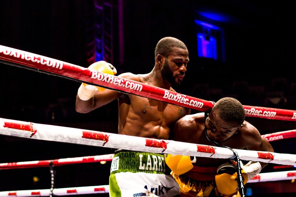 Colpi regolari e scorrettezze nella boxe